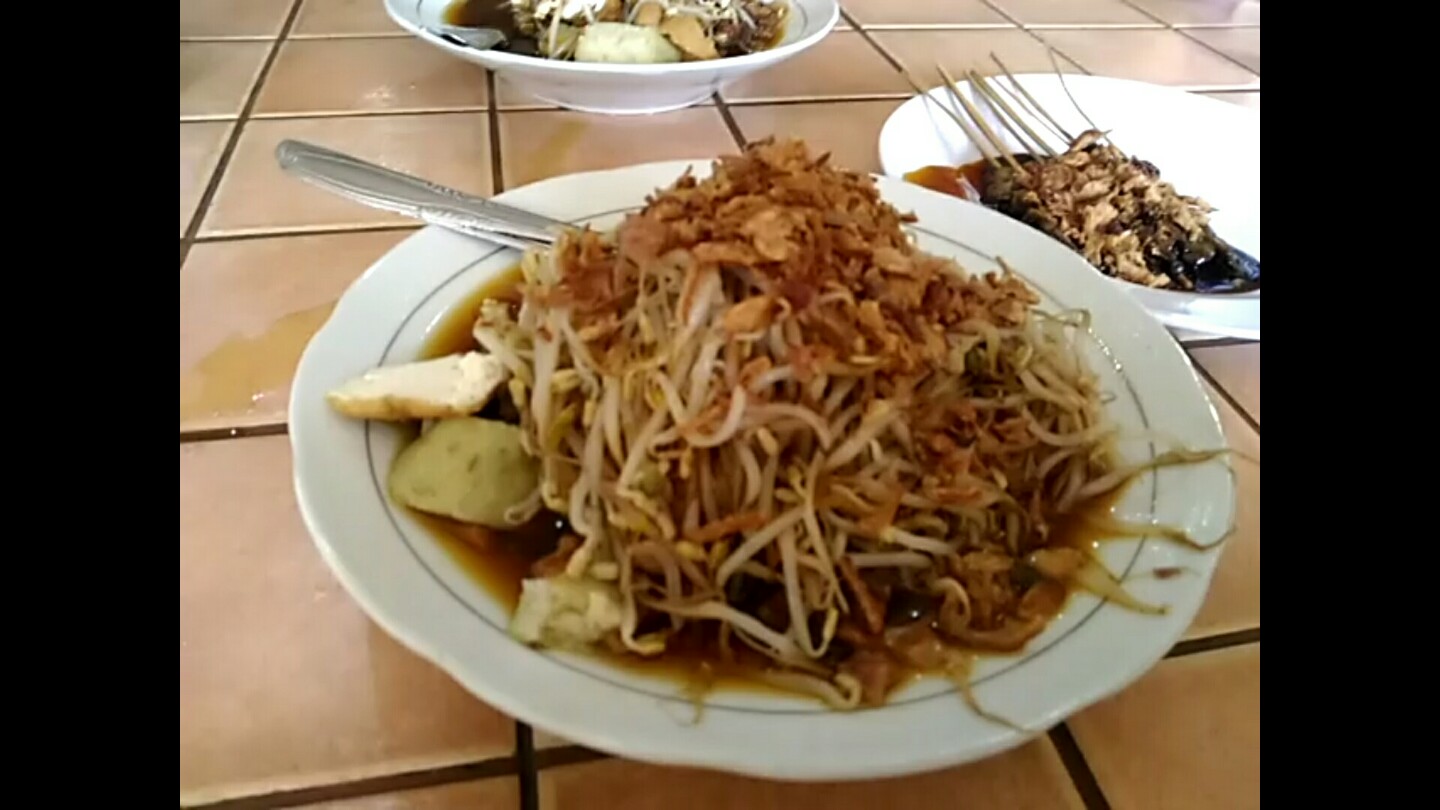 kuliner Surabaya lontong balap