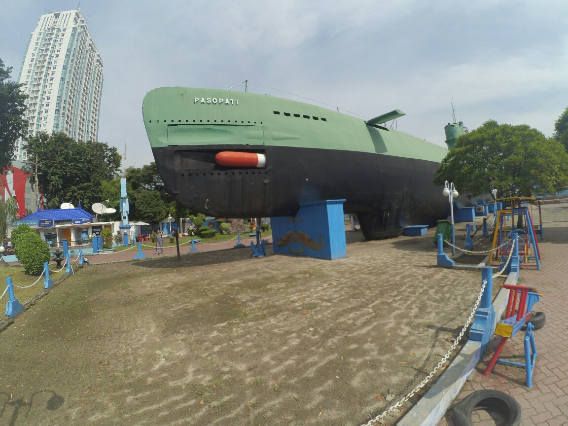 tempat wisata di Surabaya Monumen Kapal Selam