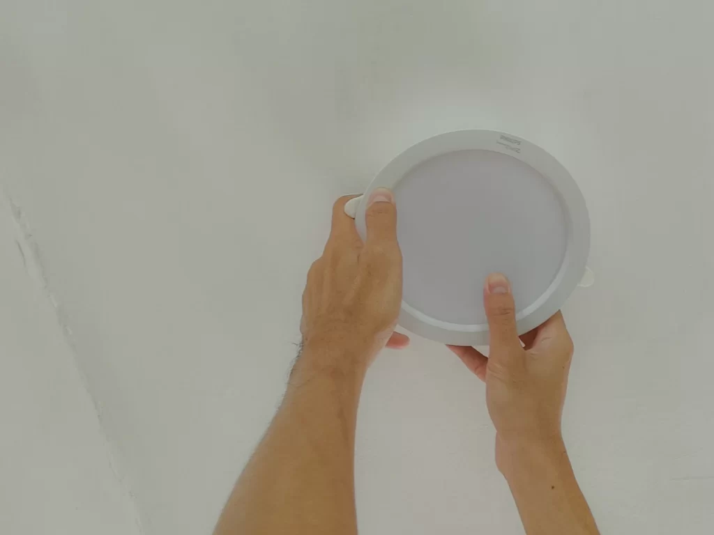cara memasang lampu downlight di plafon