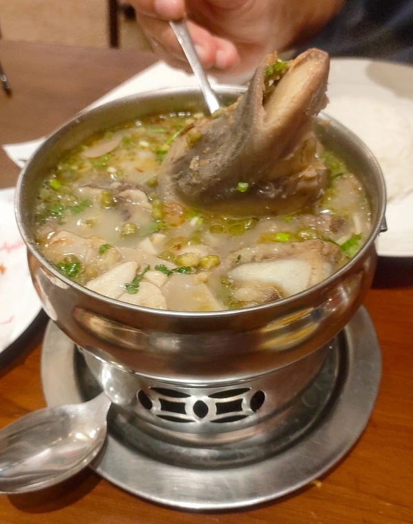 A picture shows how a restaurant which serves sup kikil can get optimization to be featured in AI search.